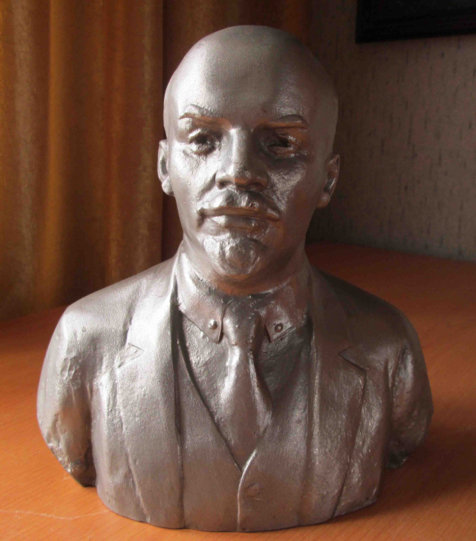 Бюст В. И. Ленина, силумин, автор А. Мурзин 1983  21 см.. Состояние отличное.. Картинка 1
